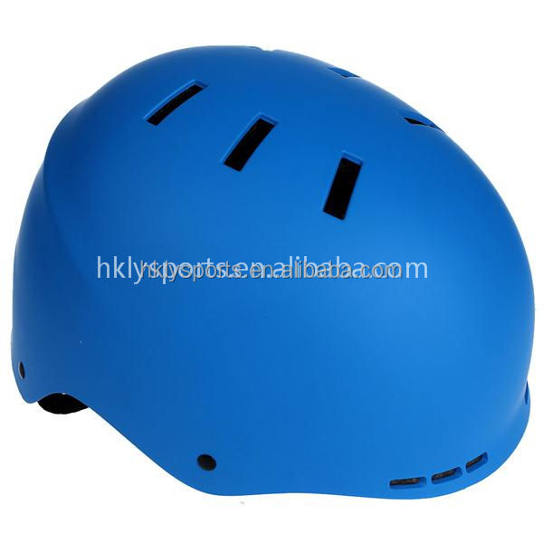 Proteggi il casco per adulti con l'uso per lo skateboard