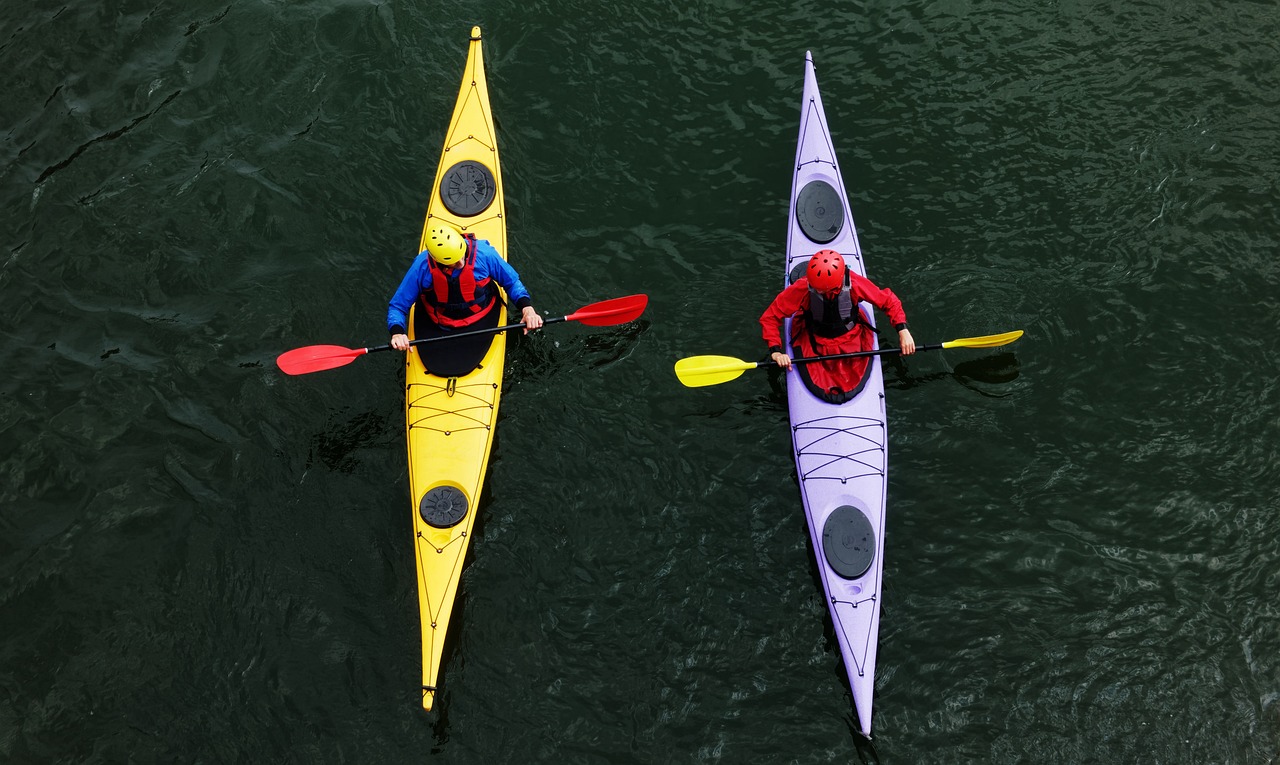 Caschi kayak affidabili progettati per prestazioni e sicurezza
